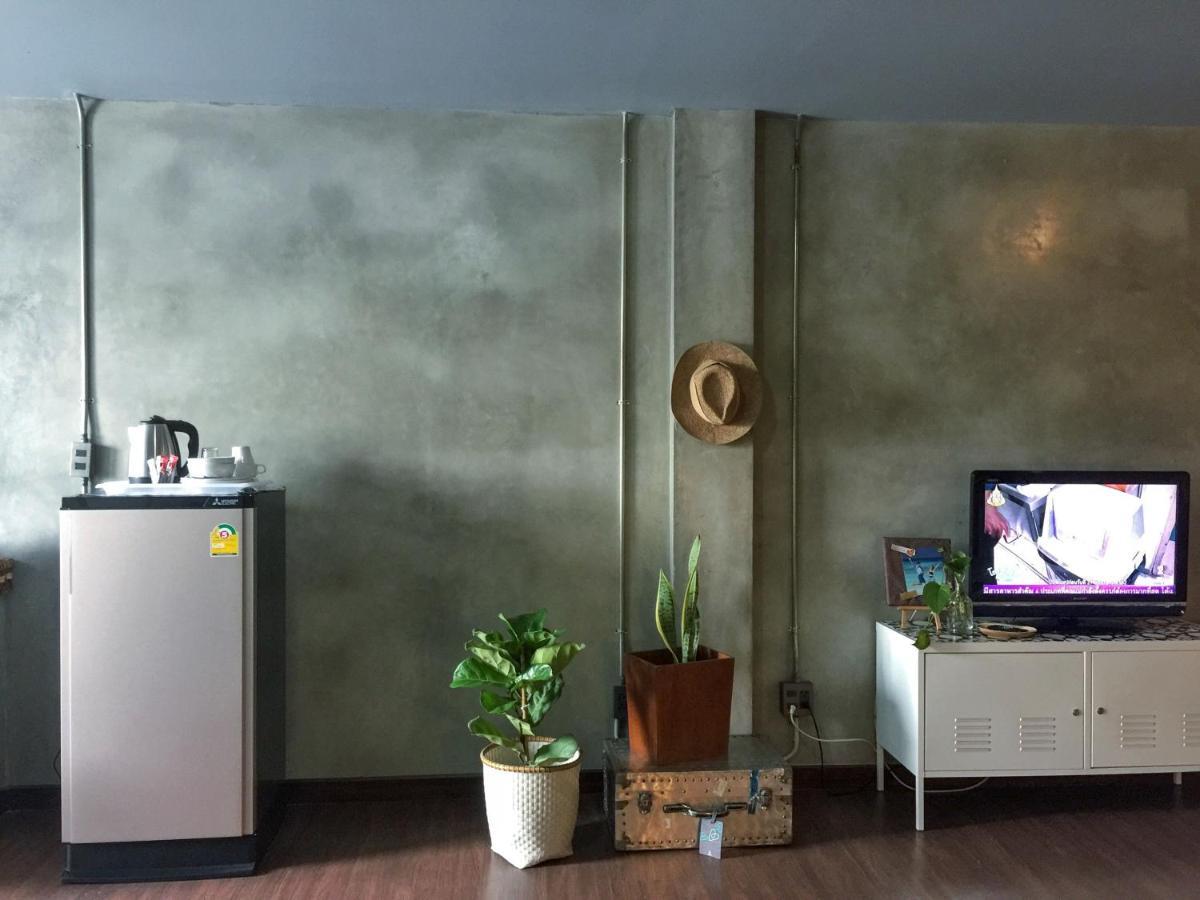 Five Stars Ratchada 19 Hostel Банкок Екстериор снимка