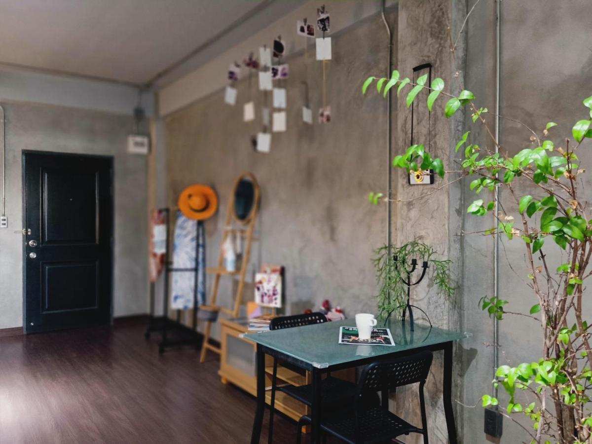Five Stars Ratchada 19 Hostel Банкок Екстериор снимка