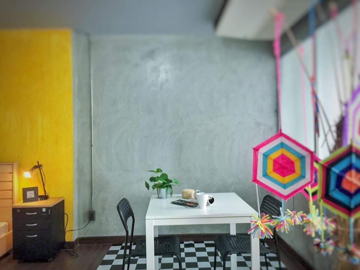 Five Stars Ratchada 19 Hostel Банкок Екстериор снимка