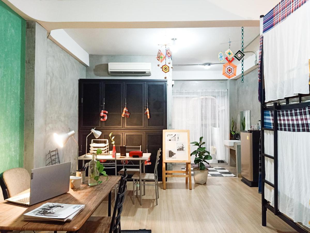 Five Stars Ratchada 19 Hostel Банкок Екстериор снимка