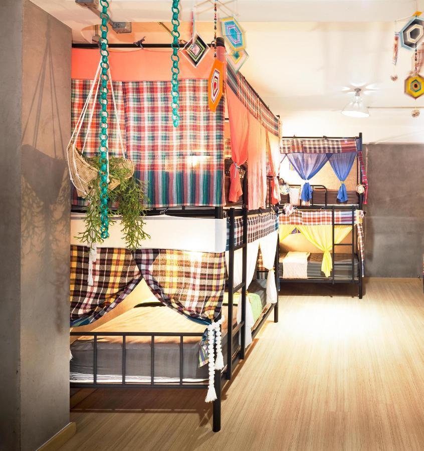 Five Stars Ratchada 19 Hostel Банкок Екстериор снимка