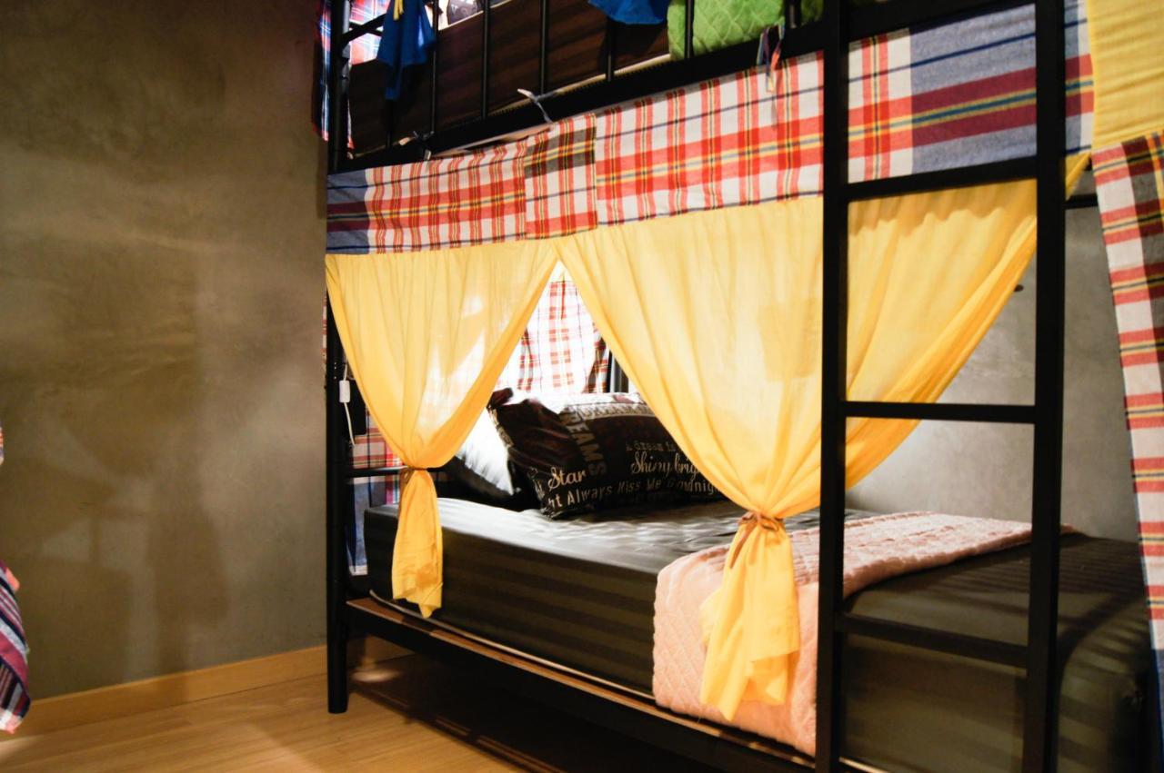 Five Stars Ratchada 19 Hostel Банкок Екстериор снимка