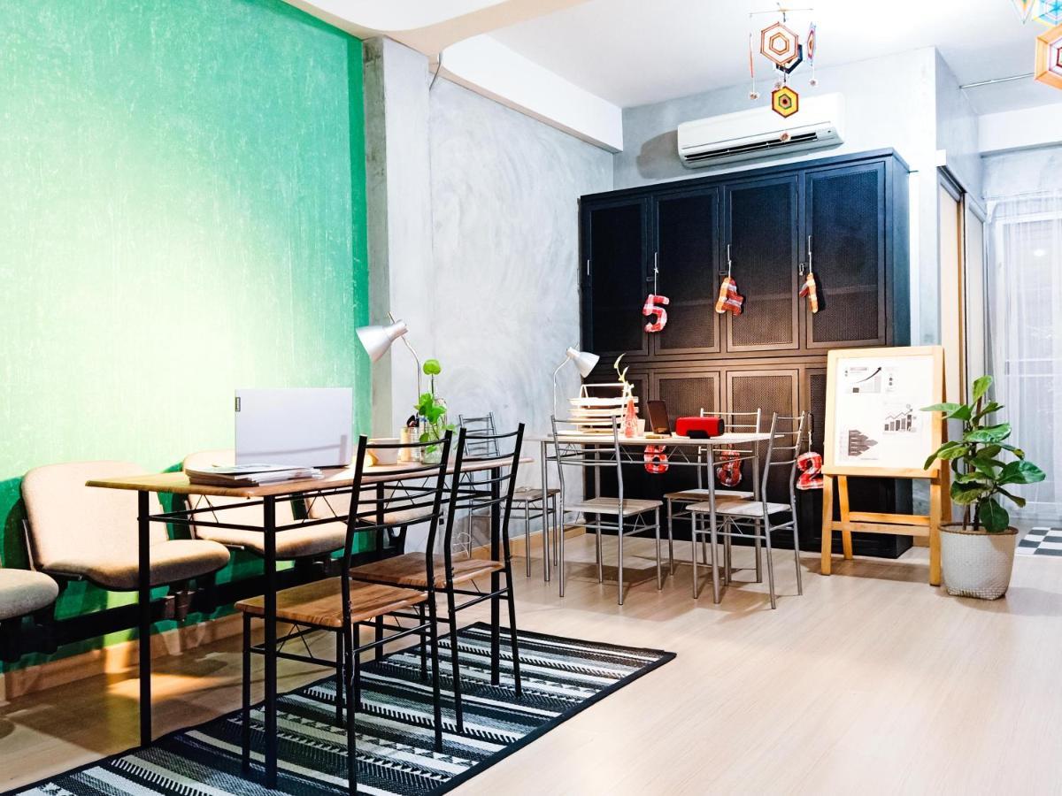 Five Stars Ratchada 19 Hostel Банкок Екстериор снимка