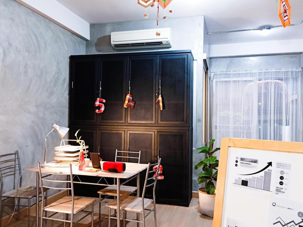 Five Stars Ratchada 19 Hostel Банкок Екстериор снимка