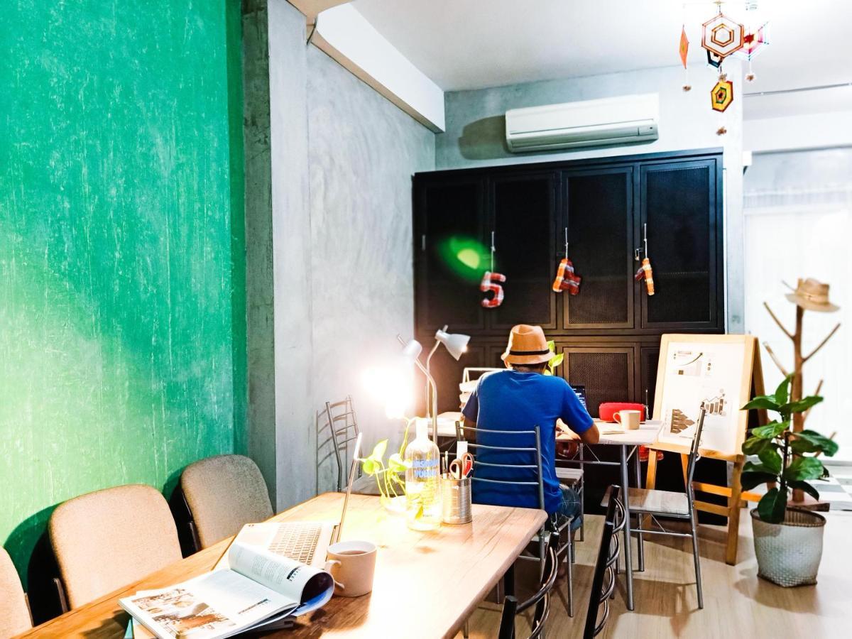 Five Stars Ratchada 19 Hostel Банкок Екстериор снимка