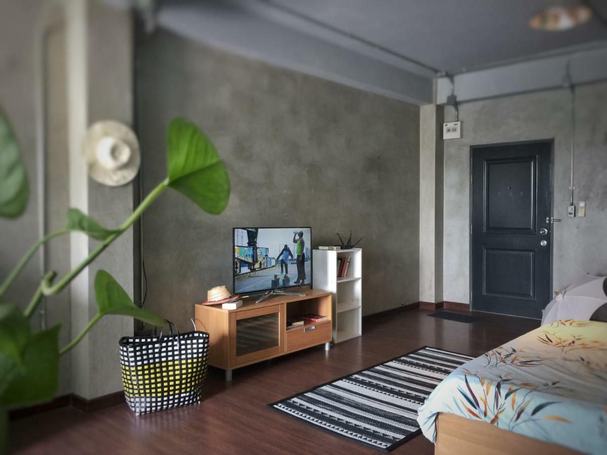 Five Stars Ratchada 19 Hostel Банкок Екстериор снимка