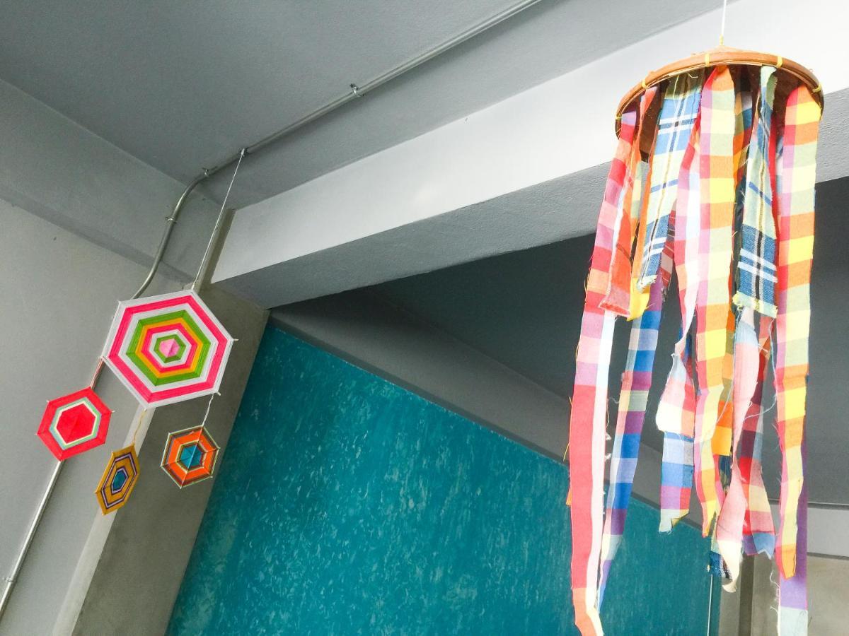 Five Stars Ratchada 19 Hostel Банкок Екстериор снимка